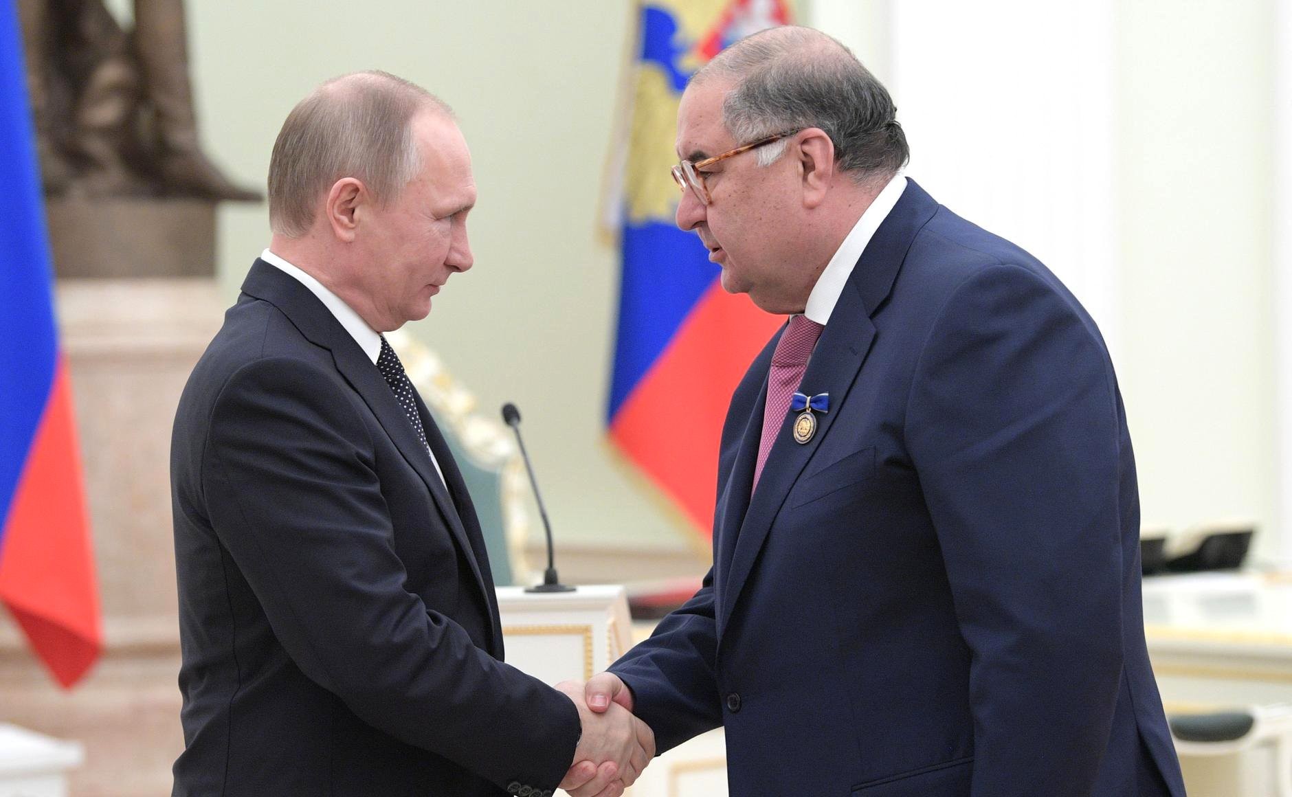 Pourquoi l’Elysée a obtenu la levée des sanctions contre un oligarque russe
