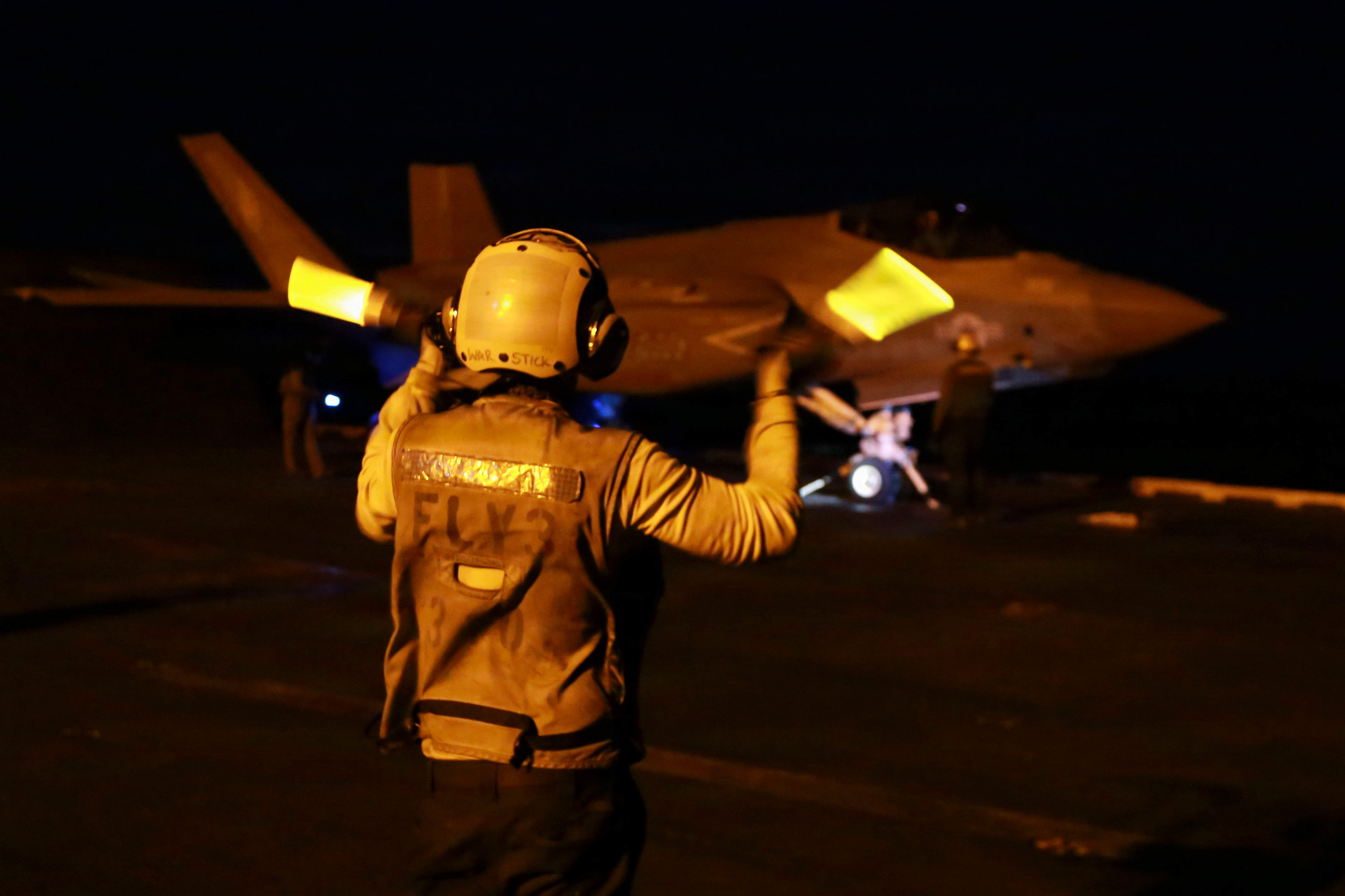 « Il espère ne pas se réveiller » : les inquiétantes conditions de vie à bord de l’USS Abraham Lincoln