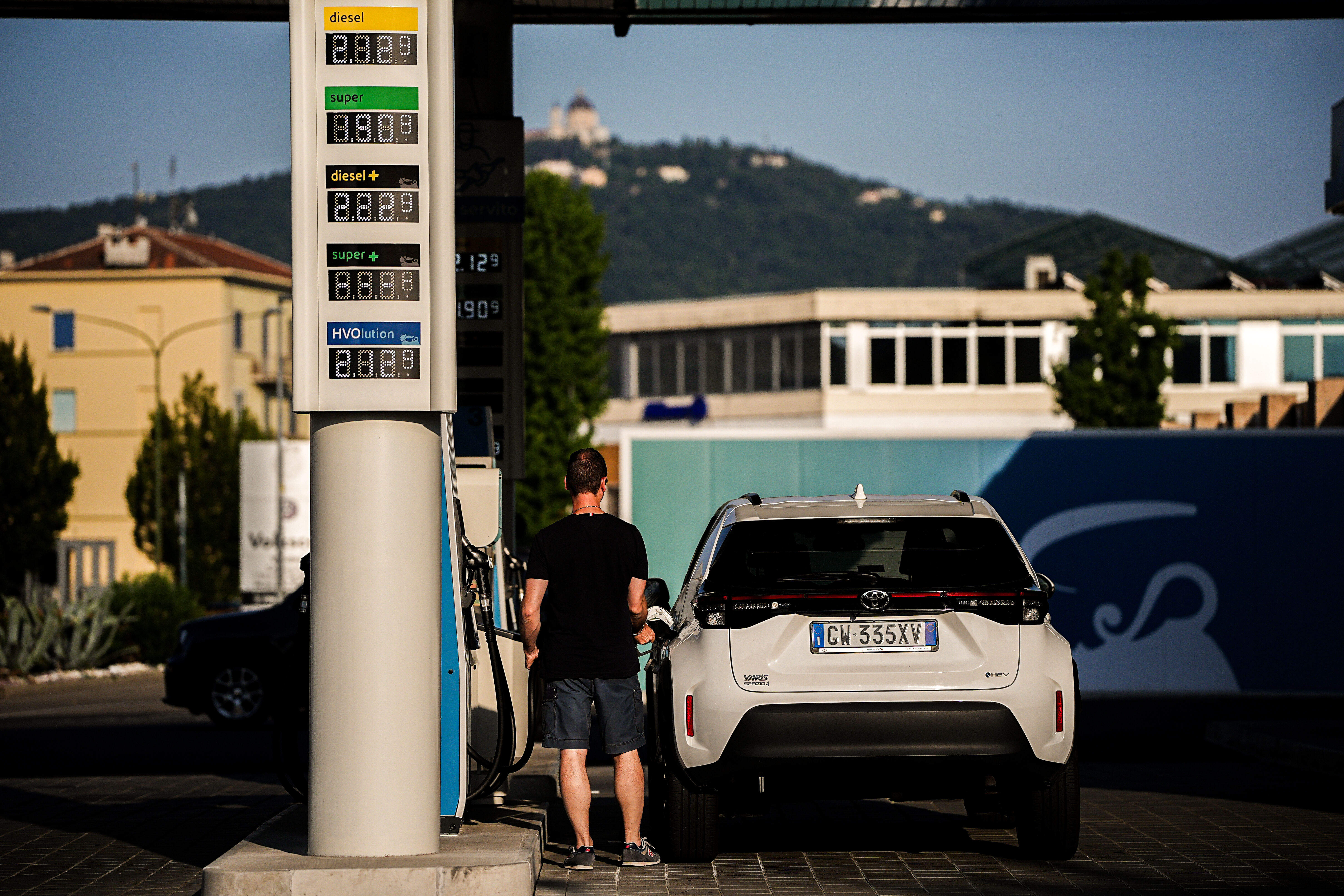 Giorgia Meloni suspend la taxe automobile et ouvre la campagne des législatives en Italie