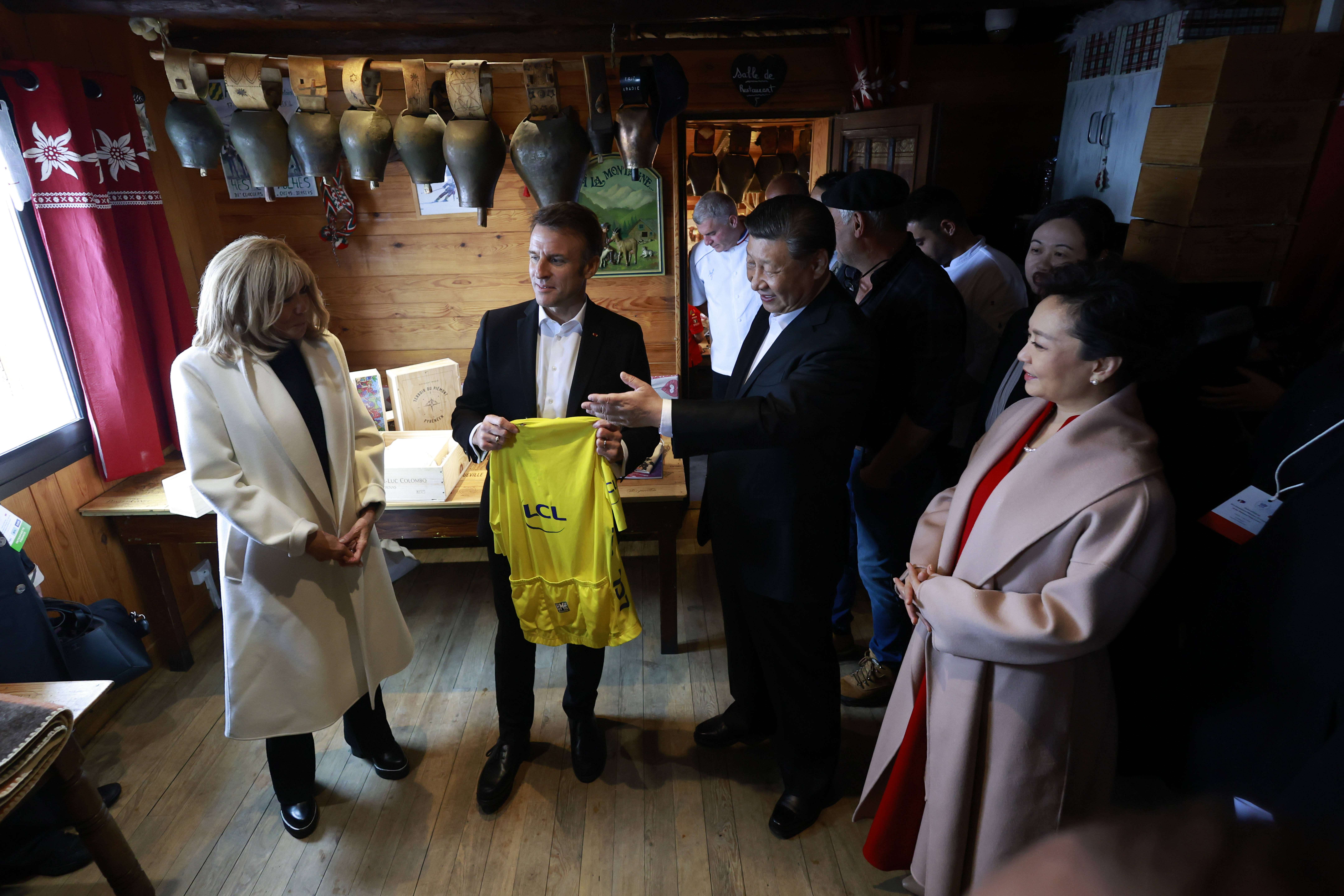 De Brégançon au Tourmalet, comment Macron a cherché à séduire les puissants de ce monde