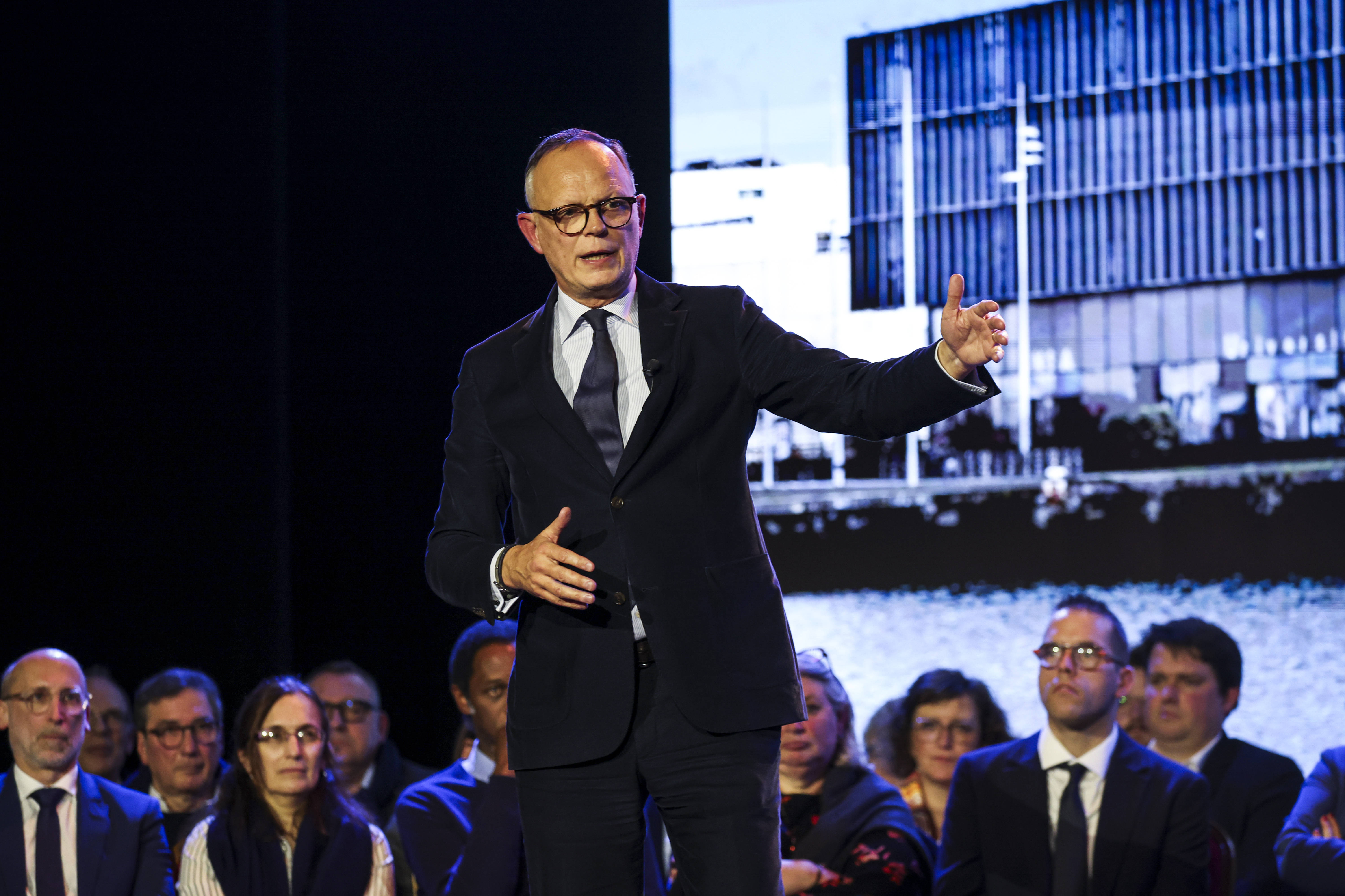 Les ministres se bousculent chez Edouard Philippe