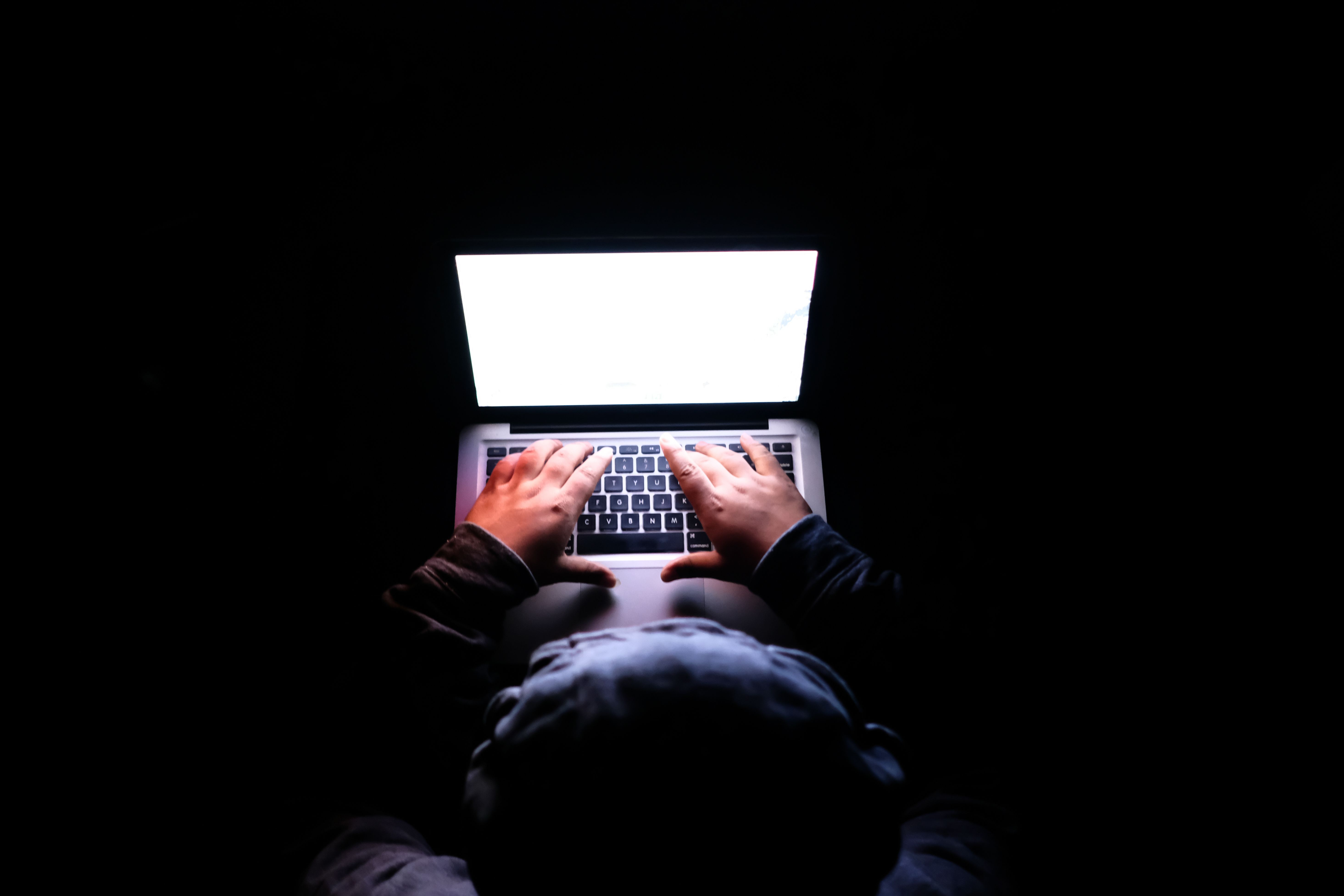 Pédocriminalité en ligne : les plateformes de nouveau autorisées à traquer les contenus