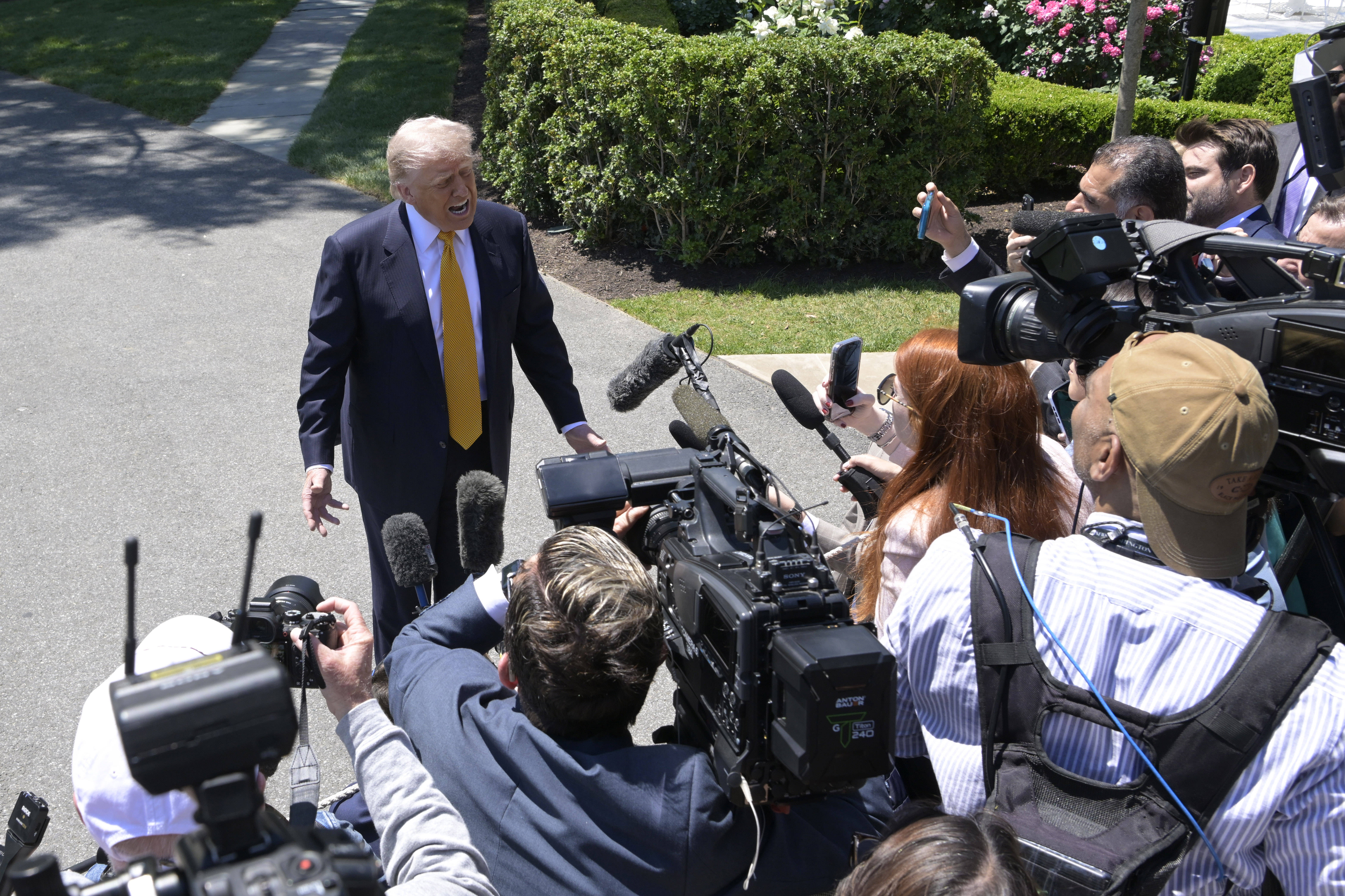 Accusés de relayer des « fake news », trois grands médias américains bannis de la Maison Blanche