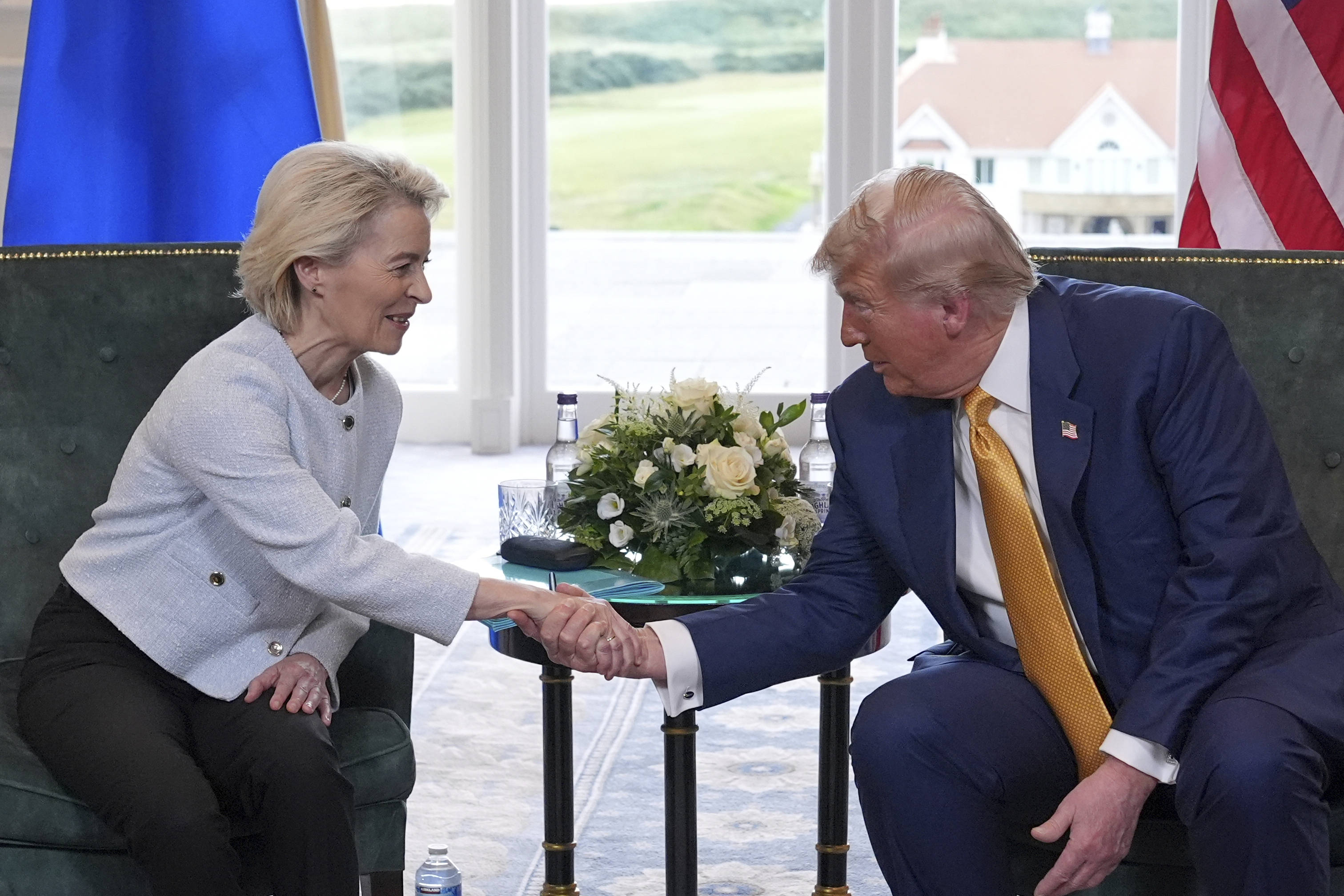 Droits de douane : un an après Turnberry, le chaos et la résilience