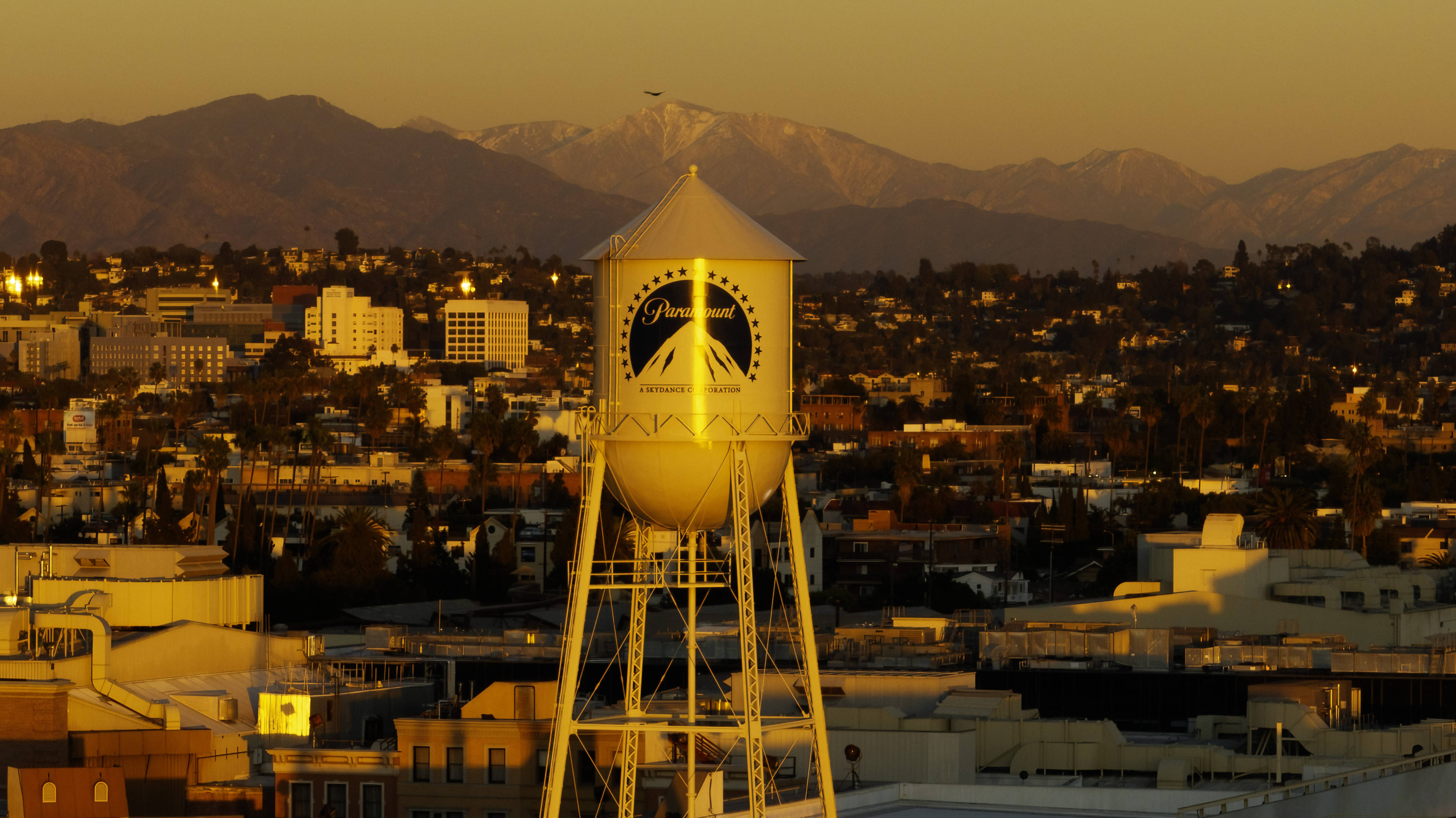 La riposte à 1,9 milliard de Paramount face aux Etats et aux scénaristes qui veulent bloquer sa fusion avec Warner