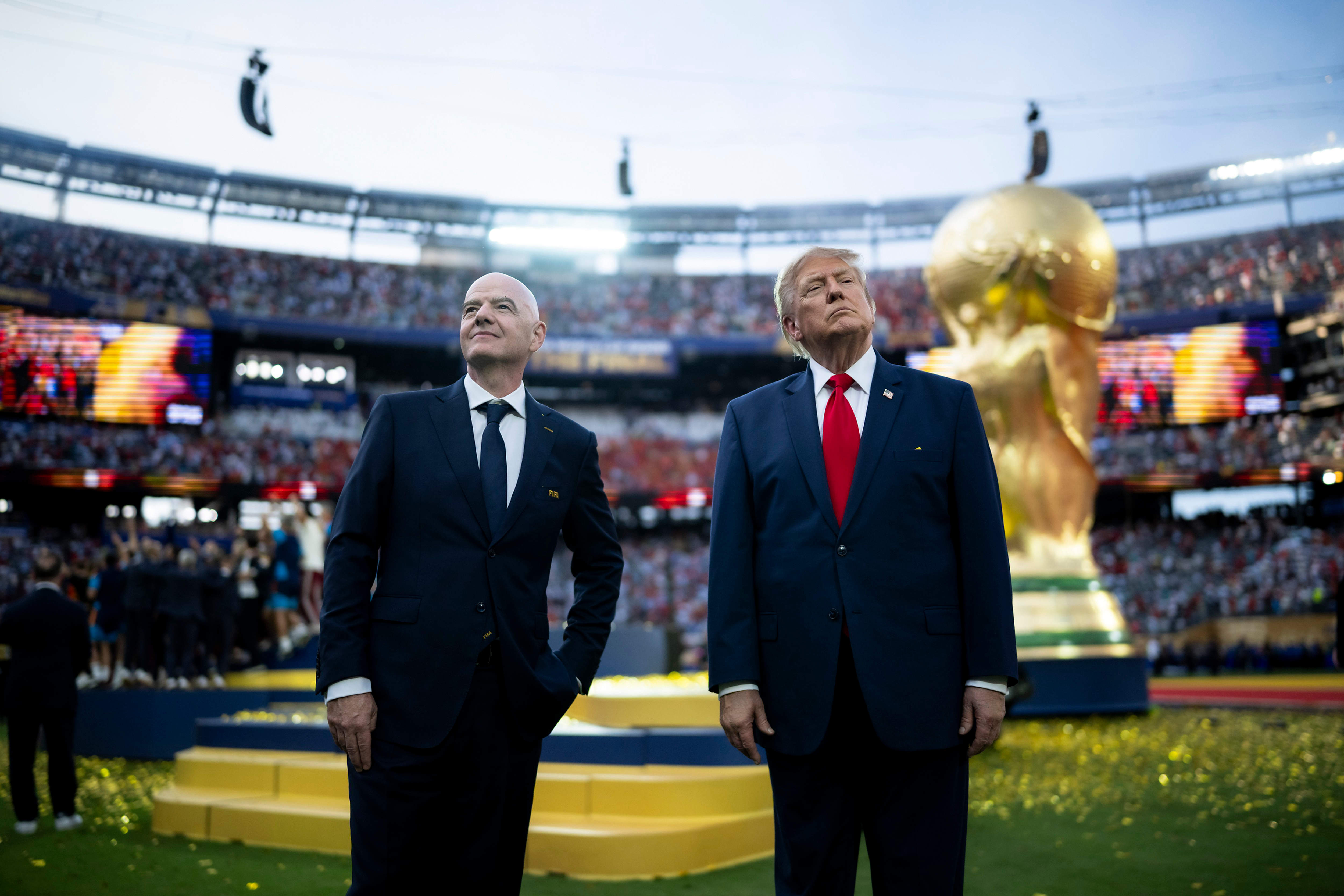 « Ne touchez pas à notre sport » : pourquoi le monde du foot se soulève-t-il contre la Fifa et son président ?