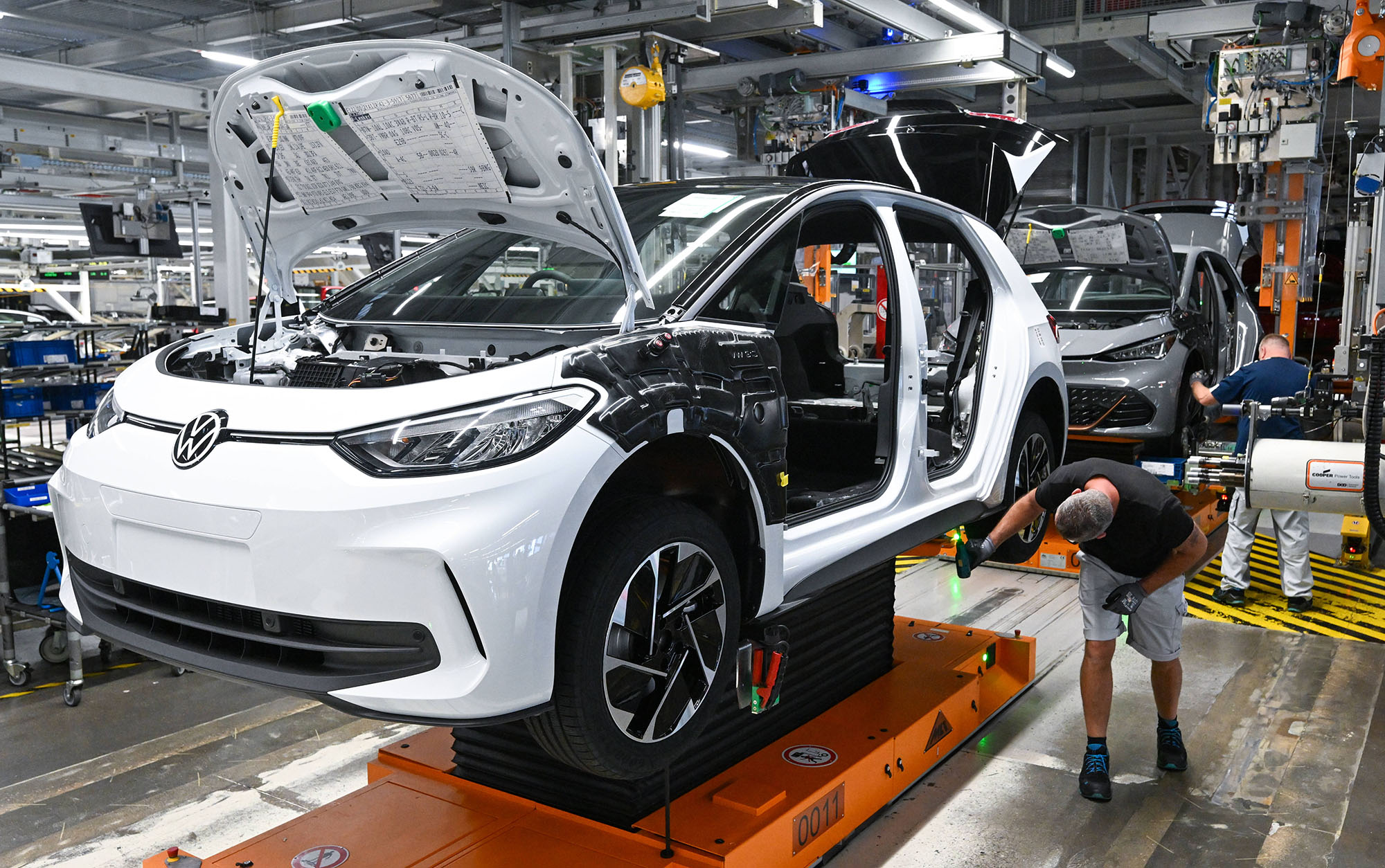 La marche arrière des Etats-Unis sur les véhicules électriques entraîne le reste du monde