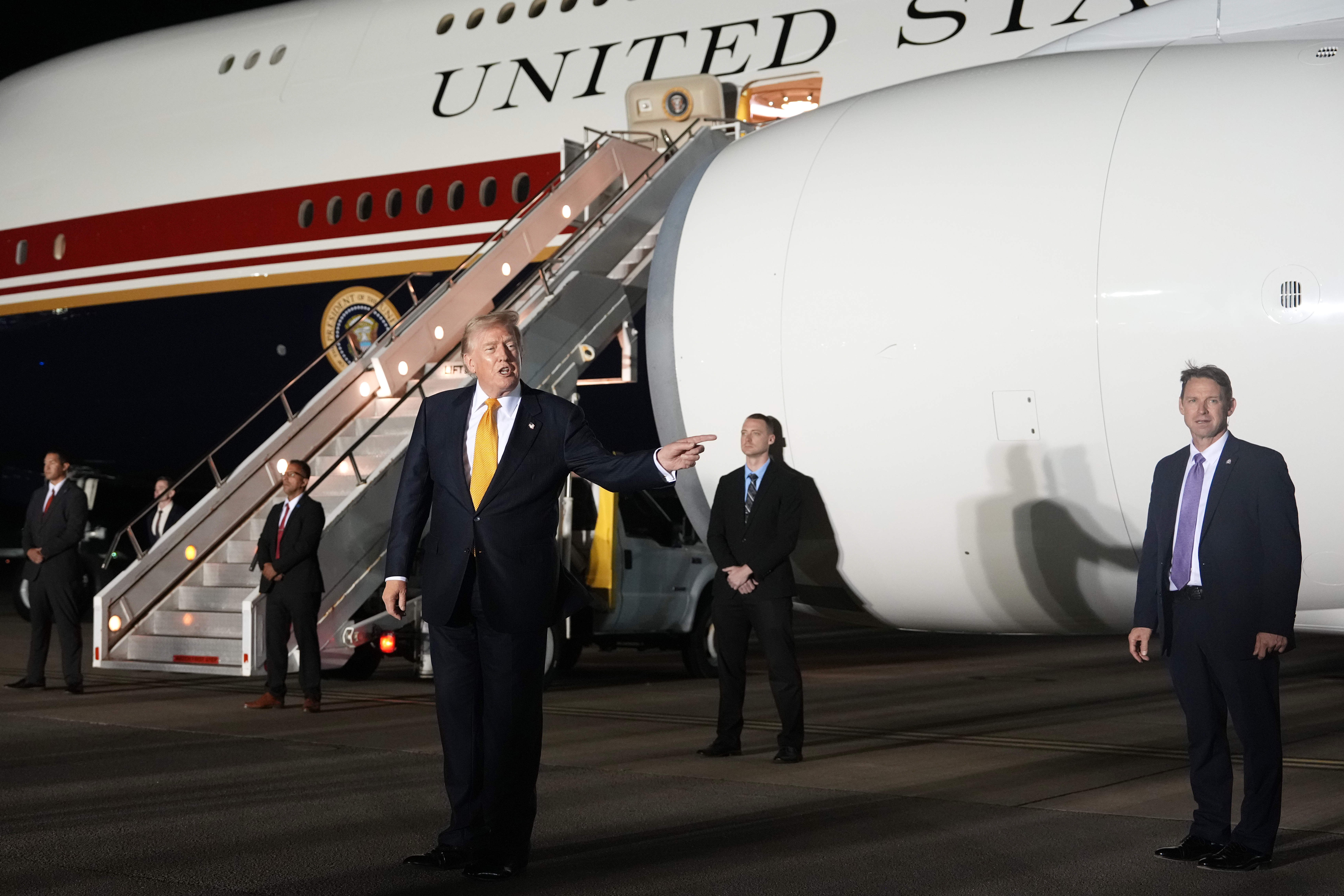 Derrière le changement d'avion de Donald Trump, une manœuvre présidentielle bien rodée