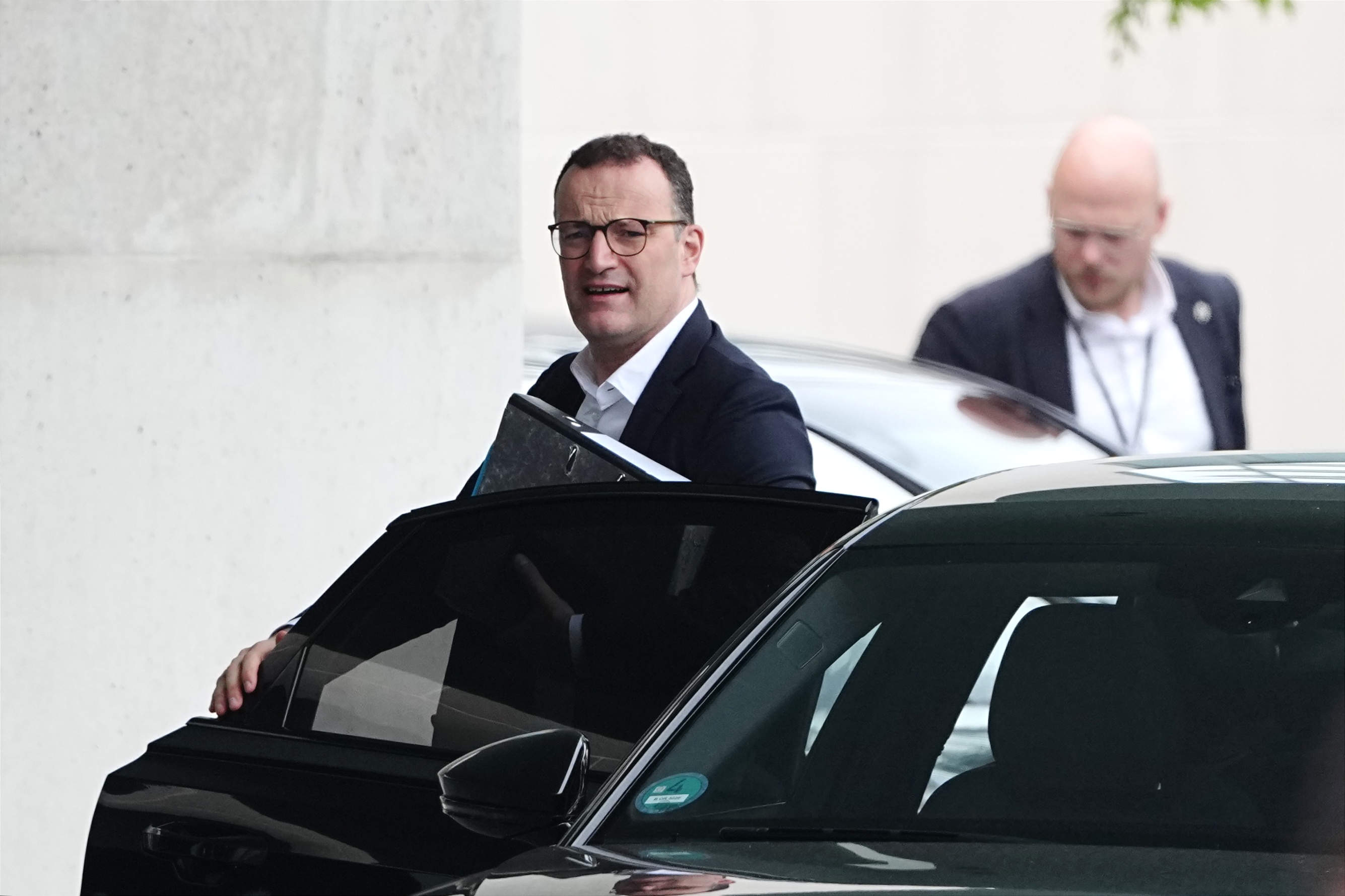 Friedrich Merz évoque un remaniement après la démission d'un cadre de la coalition