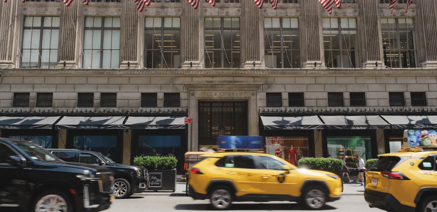 Course contre la montre pour sauver Saks, dernière chaîne de luxe américaine