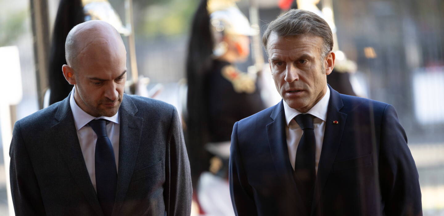 Barrot Guerre préventive en Iran : Emmanuel Macron et Jean-Noël Barrot peinent ...