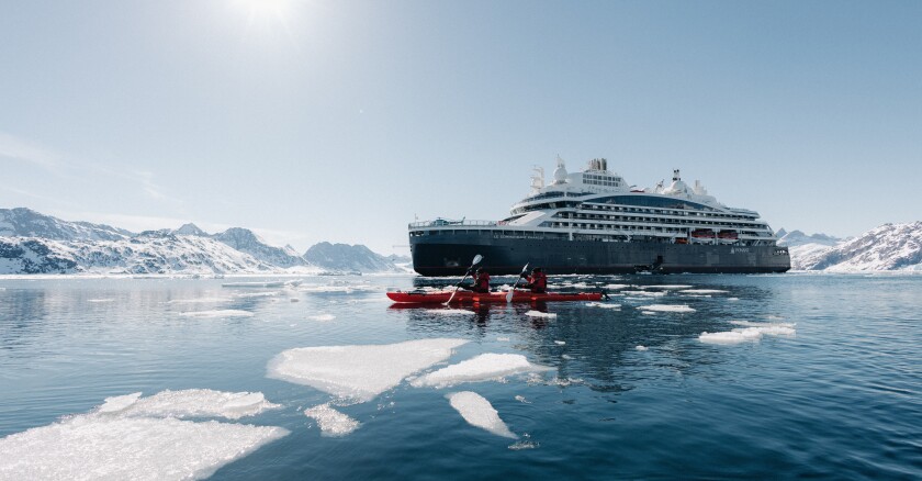 256_ O300422_Storo-Island_Kayak©PONANT-Daniel Ernst.jpg