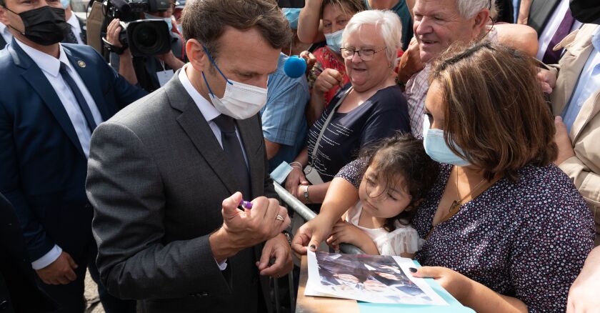 Poix de Picardie: Macron visiting the school of Poix de Picardie