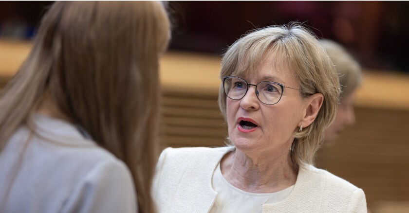 La commissaire européenne aux Services financiers, Mairead McGuinness (ici à Bruxelles, le 18 mai), participait à la conférence de la FBF du 19 mai 2022.