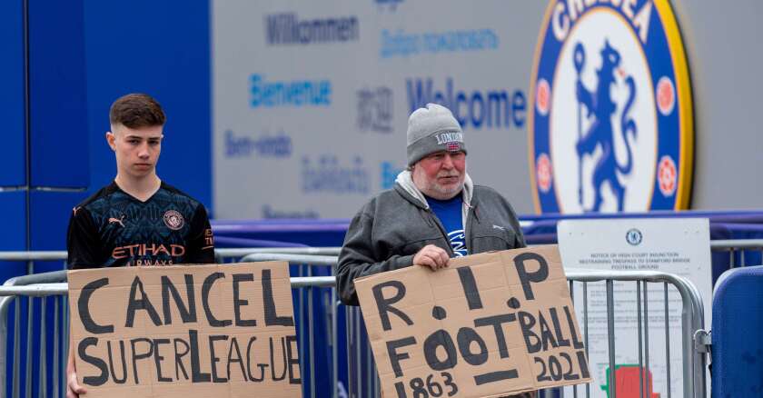 Chelsea supporters protest against European Super League, LONDON, UK - 20 Apr 2021