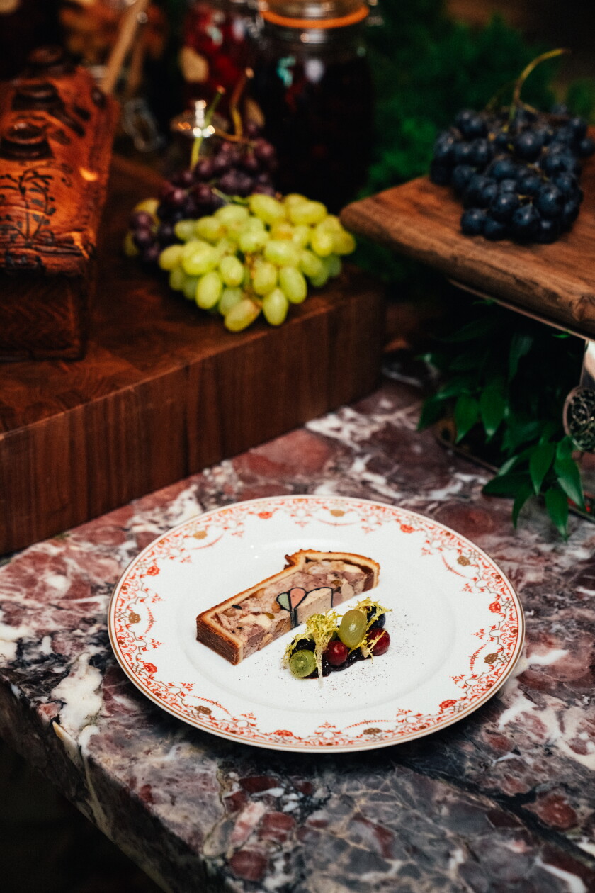 Hôtel Plaza Athénée - La Grande Table - pâté en croute2 - Dorchester Collection.jpg