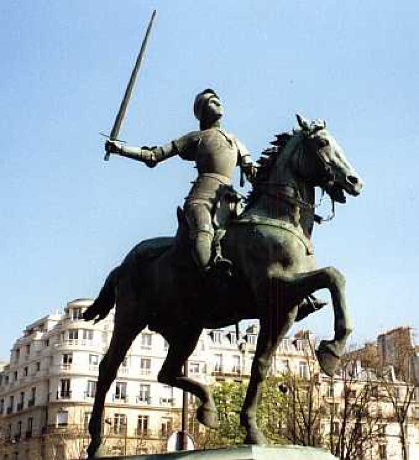 File:Statue de Jeanne d'Arc à l'extérieur de l'église Saint-Pierre