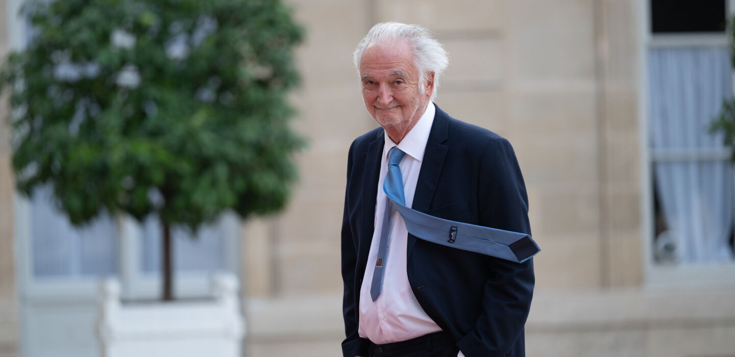 Jacques Attali : « François Hollande serait capable de piloter un avion de chasse dans la tempête »