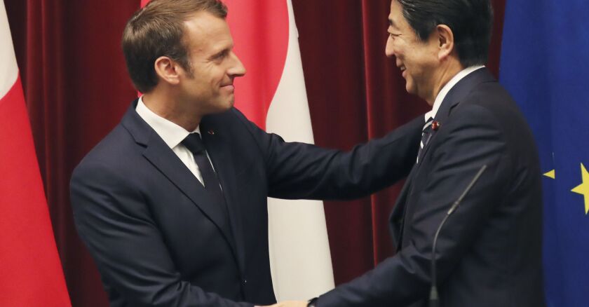 macron-shinzo-abe-sipa.jpg