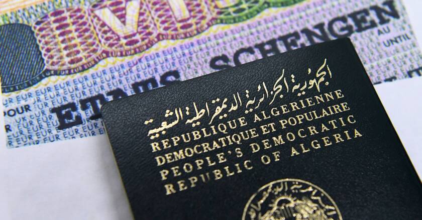 Illustration visa schengen avec un passeport Algerien