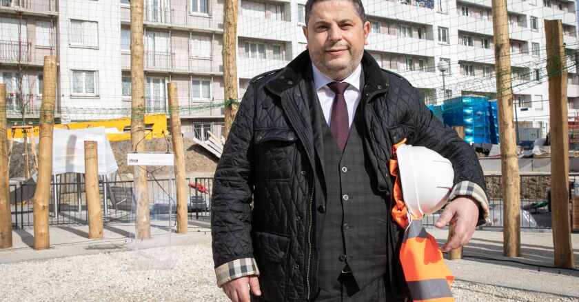 LES LILAS: Bruno Arcadipane Pdt conseil d administration d Action Logement Groupe (ALG) lors d une visite d un chantier de rehabilitation du logement