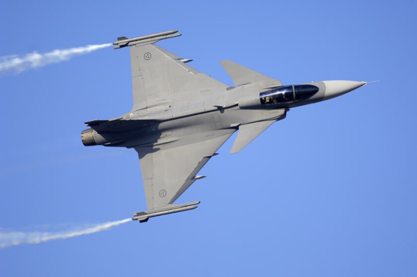 air-jas-39-gripen-top-smokewinders-lg.jpg