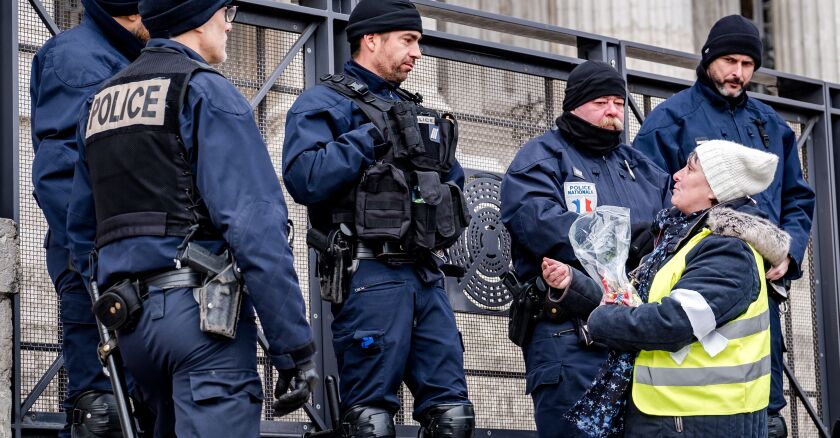 police-gilets-jaunes-sipa.jpg