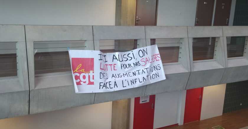 Des salariés du siège de la CGT ont placardé des banderoles dans leurs locaux. 