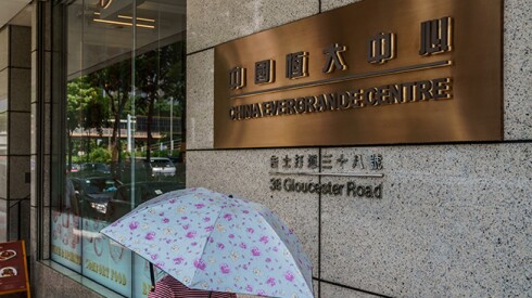 Sur le marché «offshore», les obligations en dollars émises par Evergrande ont chuté sous 30%.