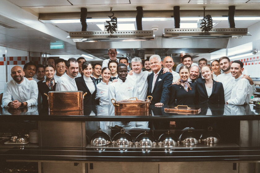 Hôtel Plaza Athénée - La Grande Table - LGT'team - Dorchester Collection.jpg