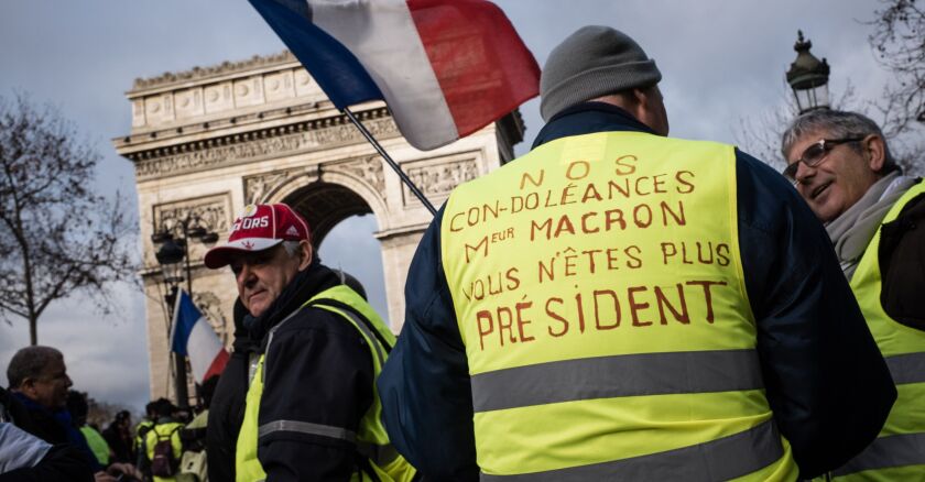 En 2018 et 2019, une partie du mouvement des gilets exprime la haine anti-Macron.