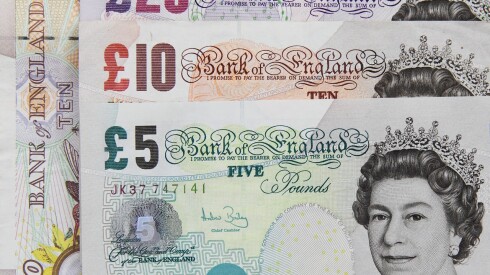 Elisabeth II, billets banques livres