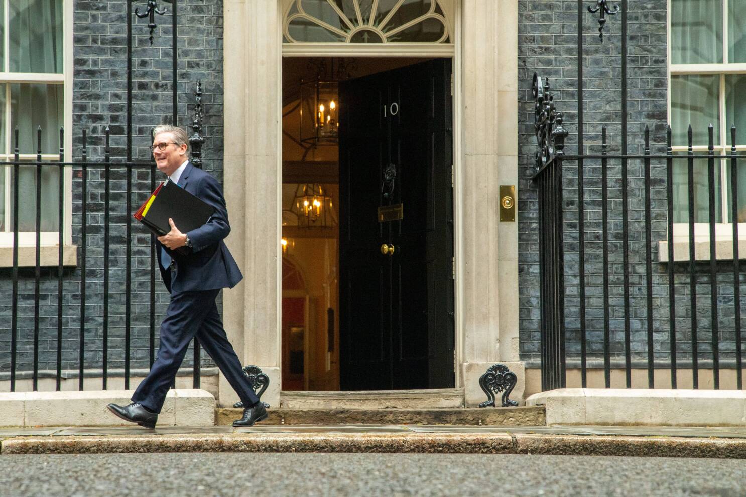Royaume-Uni : un an après son arrivée à Downing Street, Starmer pâtit de son côté techno - l'Opinion