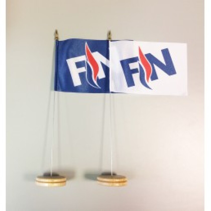 drapeau-fn-sur-socle-0.jpg