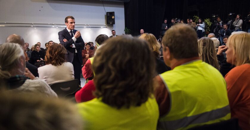 macron-gilets-jaunes-sipa.jpg