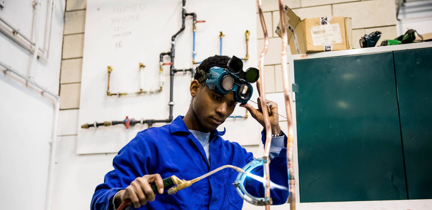 Emploi des jeunes : les réformes inachevées