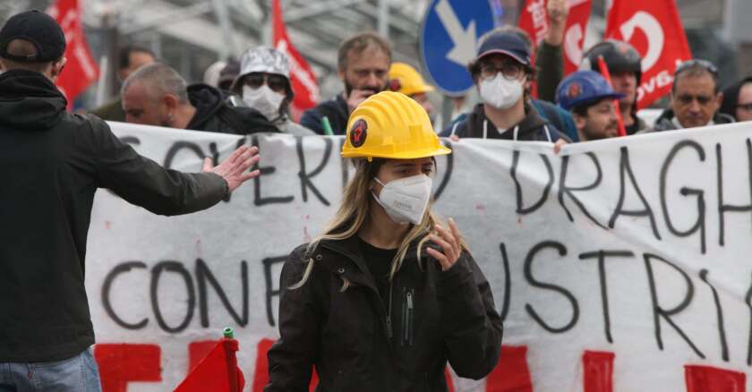 Protest of the COBAS and USB unions in Naples NO GREEN PASS march, Napoli, Campania/Napoli, Italy - 11 Oct 2021