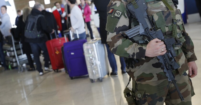 militaires-roissy-reuters.jpg