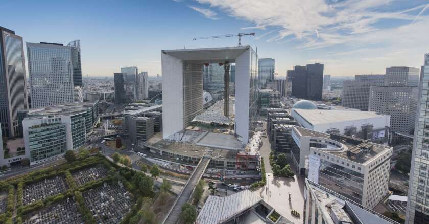 esplanade-de-la-defense-sipa.jpg