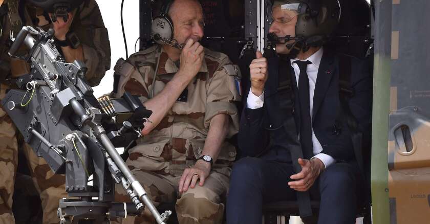 philippe-de-villiers-et-emmanuel-macron-sipa.jpg