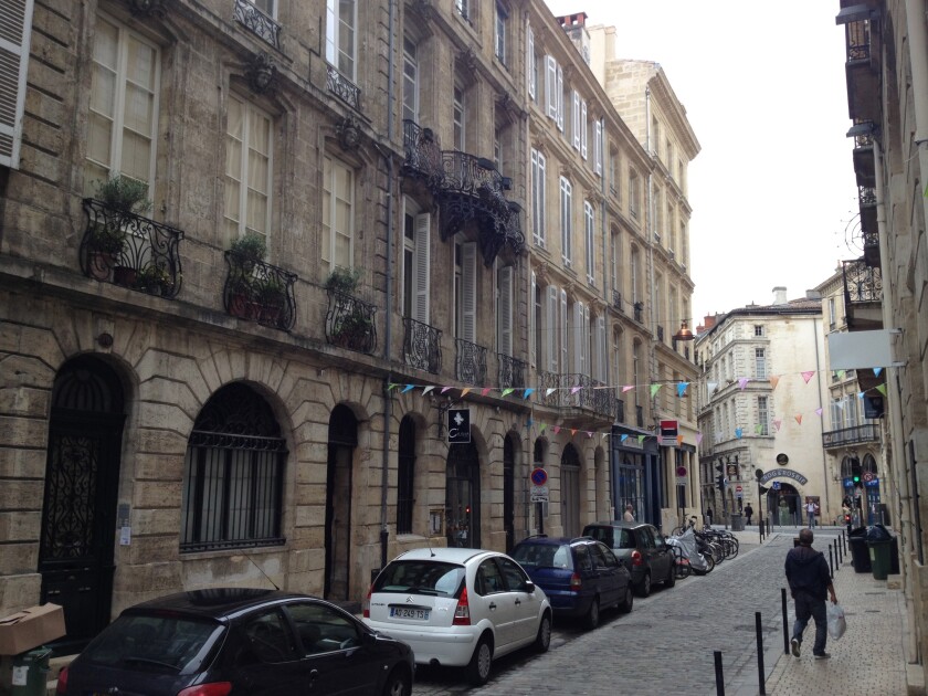 la-rue-ausone-a-bordeaux.jpg