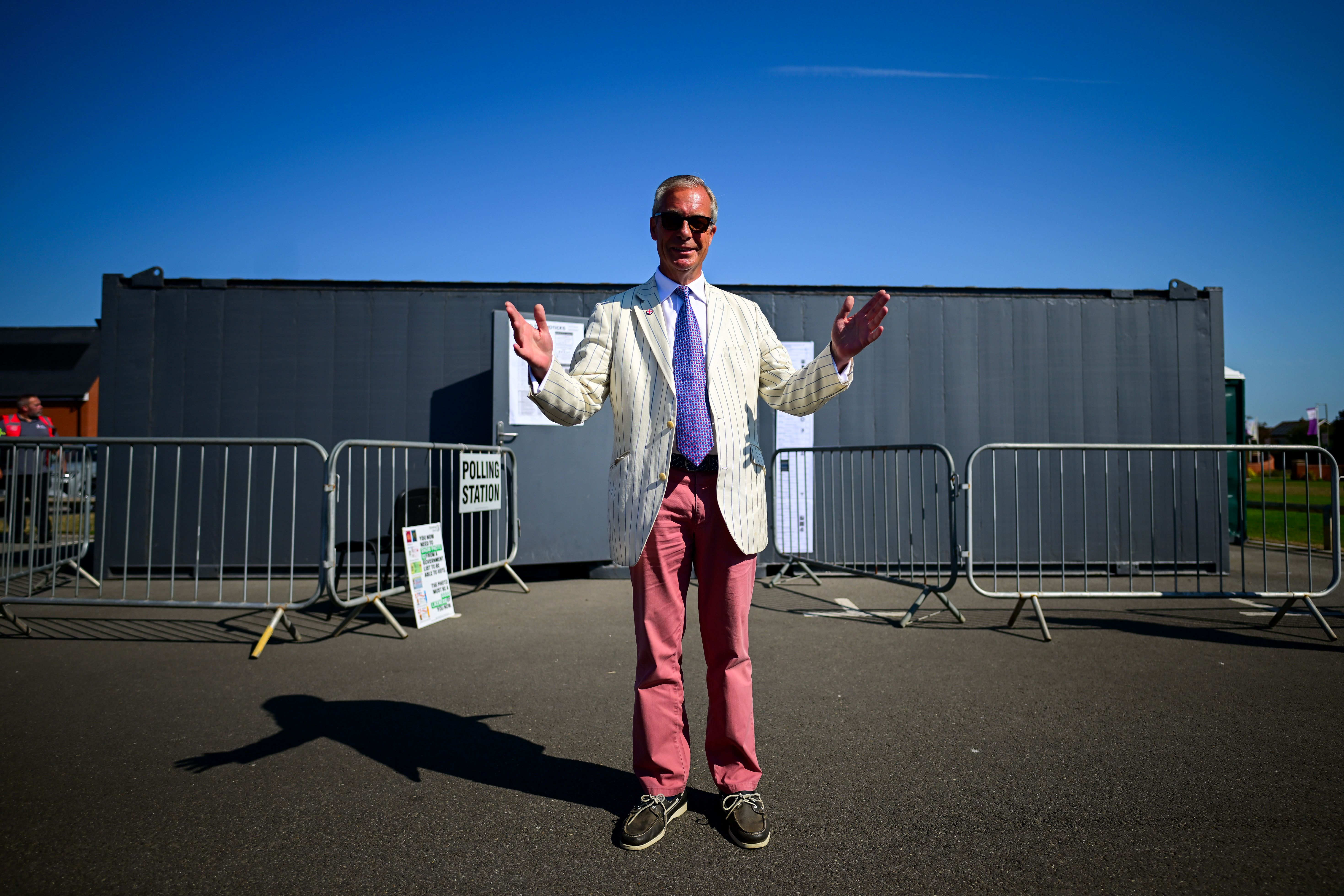 Royaume-Uni : Nigel Farage défait le « comte Tête-de-Poubelle », mais les enquêtes reprennent