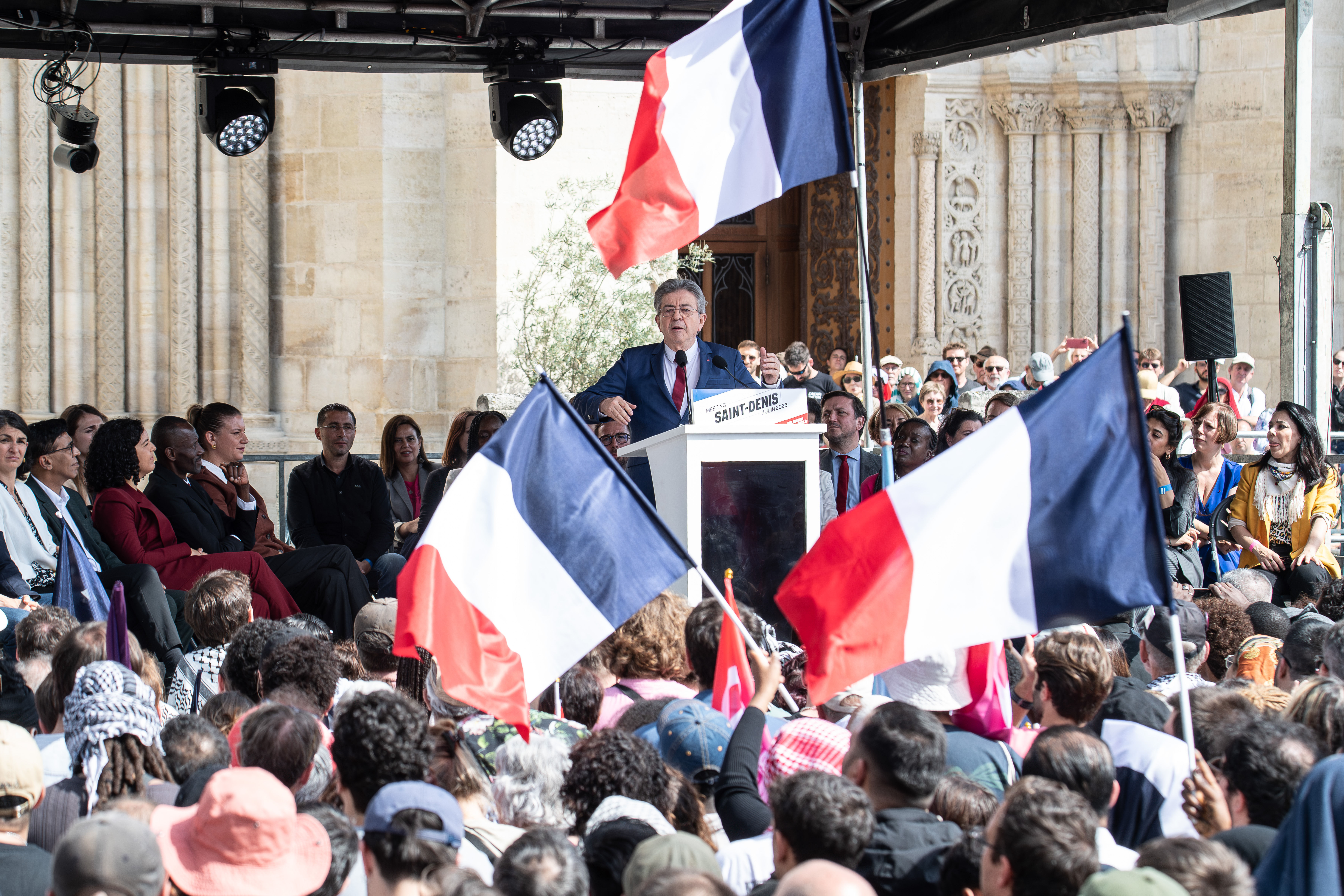 « On est chez nous » : à Saint-Denis, Jean-Luc Mélenchon con