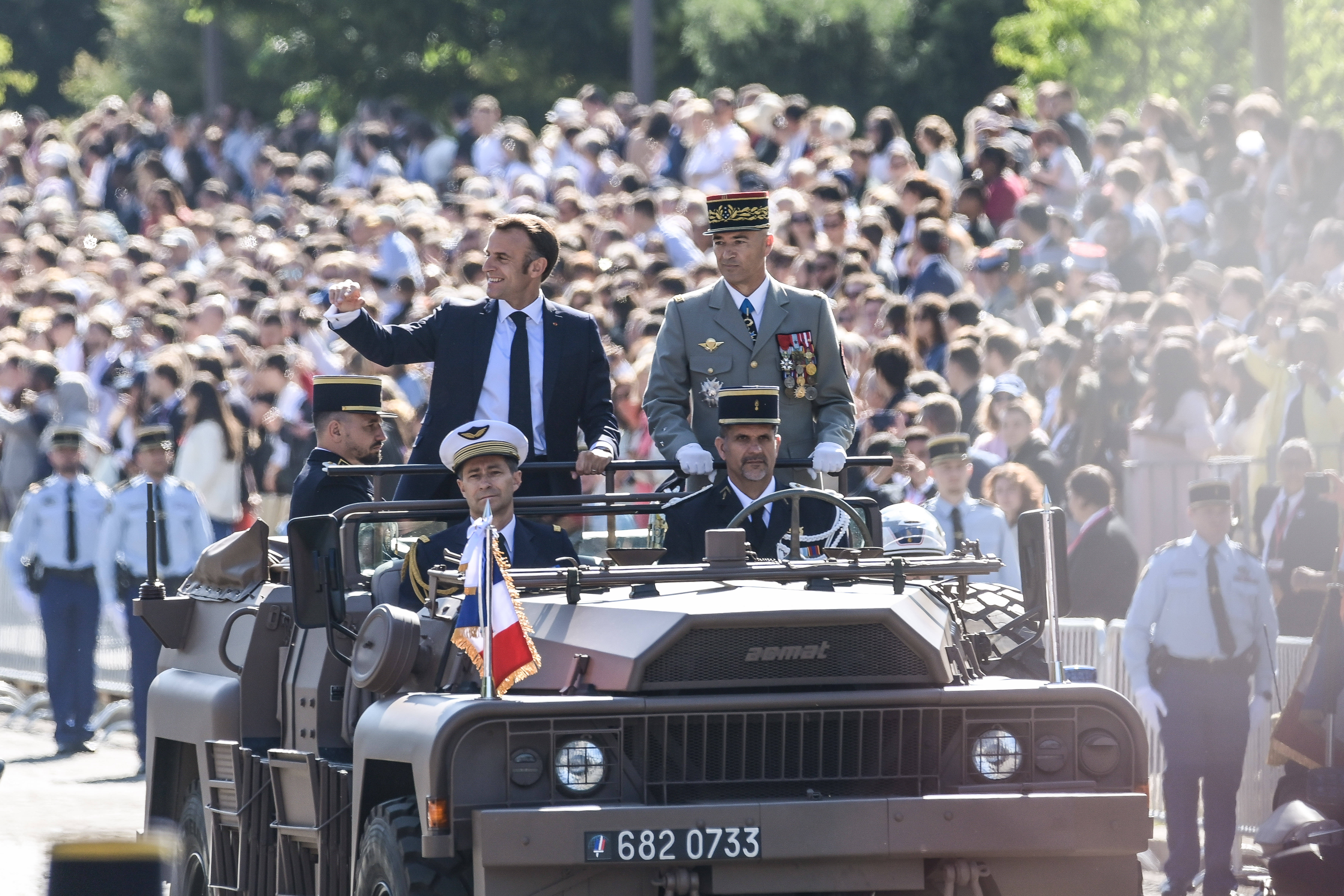 Pour son dernier 14-Juillet à l'Elysée, Emmanuel Macron continue de se taire