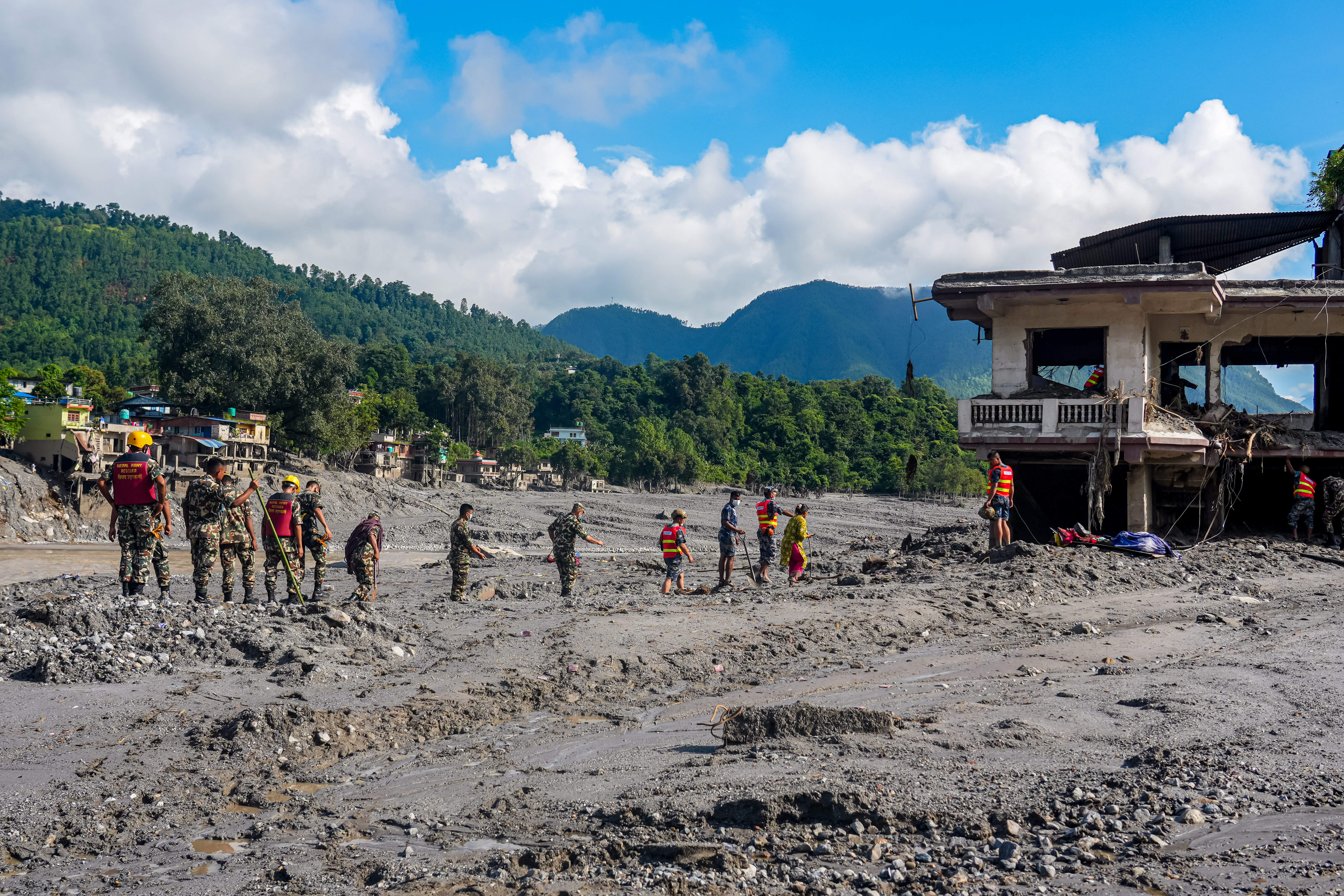 Inondations au Népal et au Tibet : on compte au moins 633 morts et près de 3 000 disparus, dont quatre Français
