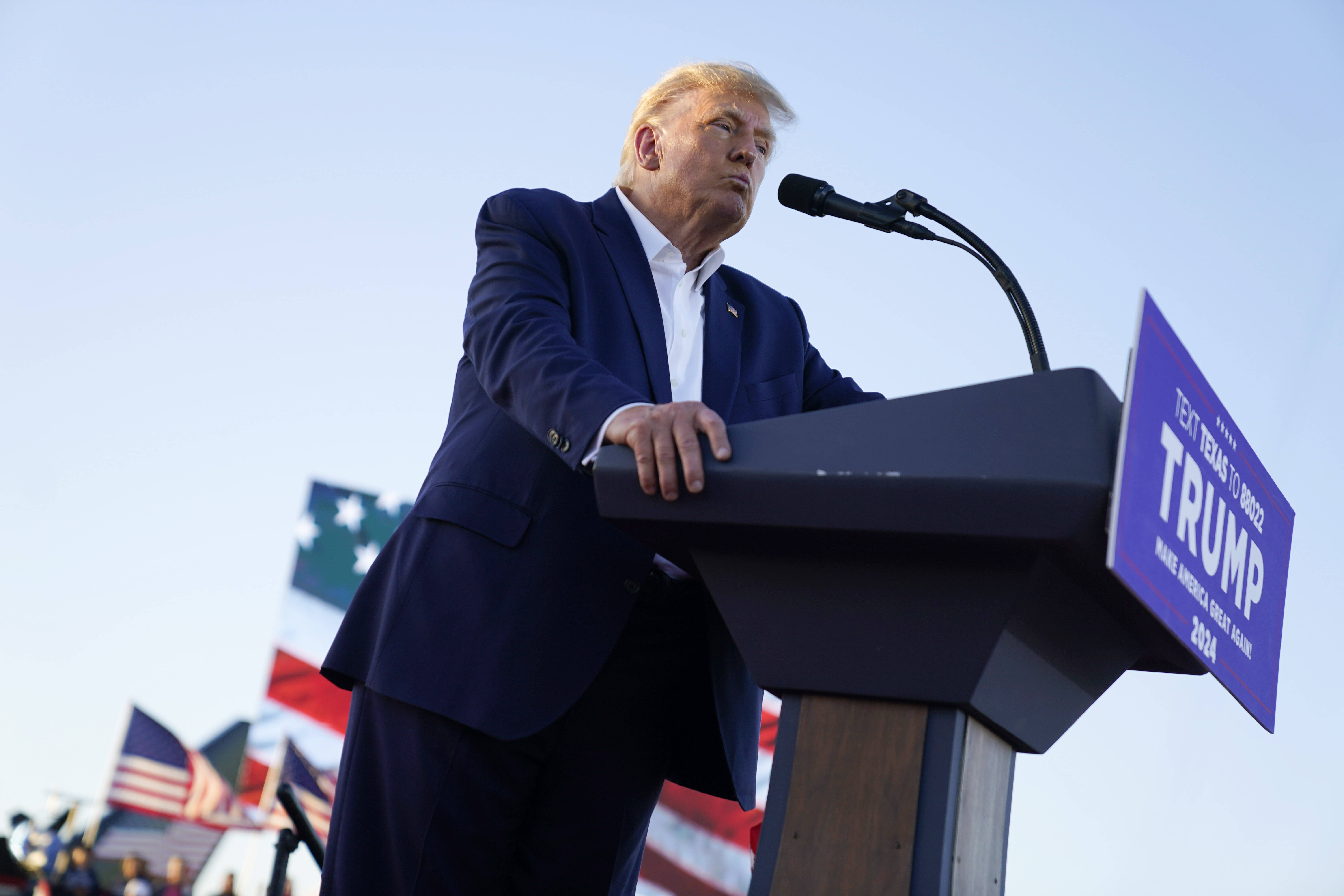 Midterms : Donald Trump entre enfin en campagne
